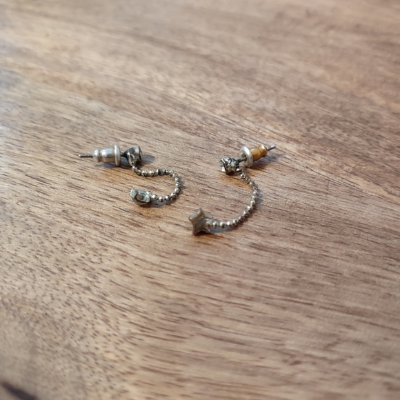 No boundaries petite star dangle studs - Picture 4 of 4